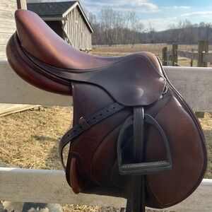Antares Close Contact Jumping Saddle Medium Tree 17.5” seat with long flap